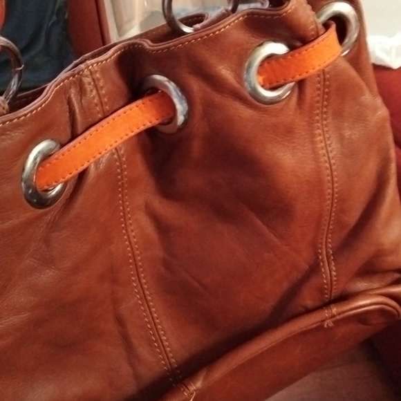 Iam selling a tote bag - Picture 2 of 8